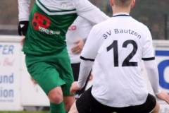 2017-11-25 Achtelpokalfinale SV Bautzen II in weiß - Hoyerswerdaer FC in grün 1:9 Foto: Werner Müller