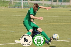 2018-05-12 
Fußball Kreisoberliga 
SV Bautzen in dunkelblau 
-
Hoyerswedawer FC in grün 

Foto: Werner Müller