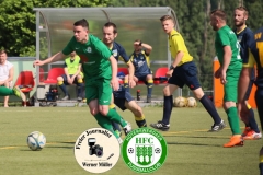 2018-05-12 
Fußball Kreisoberliga 
SV Bautzen in dunkelblau 
-
Hoyerswedawer FC in grün 

Foto: Werner Müller