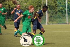 2018-05-12 
Fußball Kreisoberliga 
SV Bautzen in dunkelblau 
-
Hoyerswedawer FC in grün 

Foto: Werner Müller