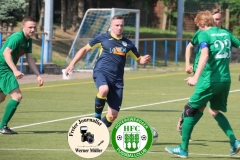 2018-05-12 
Fußball Kreisoberliga 
SV Bautzen in dunkelblau 
-
Hoyerswedawer FC in grün 

Foto: Werner Müller