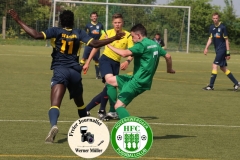 2018-05-12 
Fußball Kreisoberliga 
SV Bautzen in dunkelblau 
-
Hoyerswedawer FC in grün 

Foto: Werner Müller